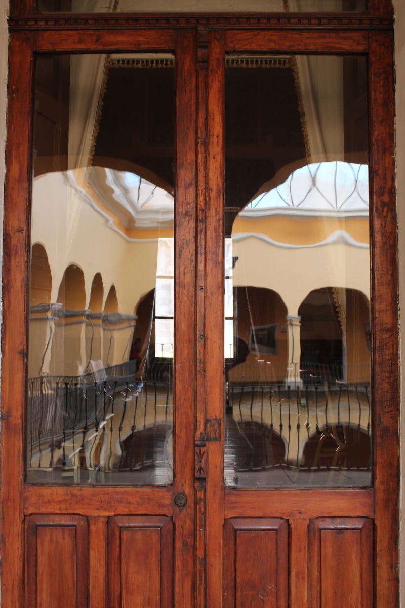 floor, wood - material, brown, vidrio, day, history, furniture, no people, entrance, glass - material, travel destinations, building, building exterior