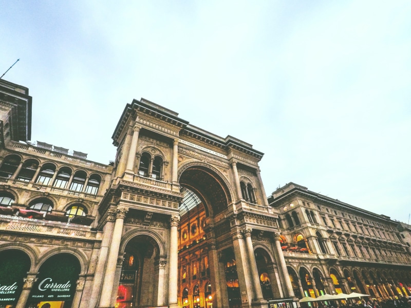 outdoors, arched, built structure, cielo, the past, piazza, architecture, facade, city, travel destinations, history, colores, building exterior, nature