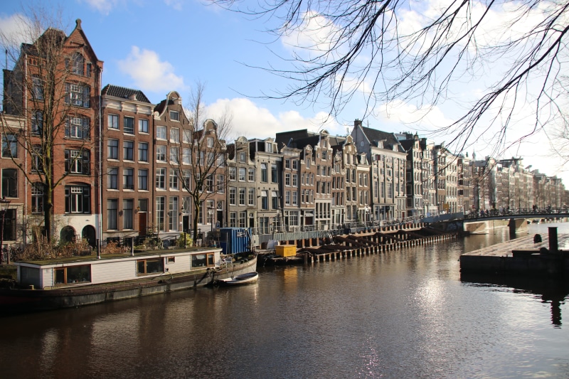 building, holanda, built structure, row house, canal, water, residential district, canales, tree, sky, city, waterfront, day, edificios, nature, transportation