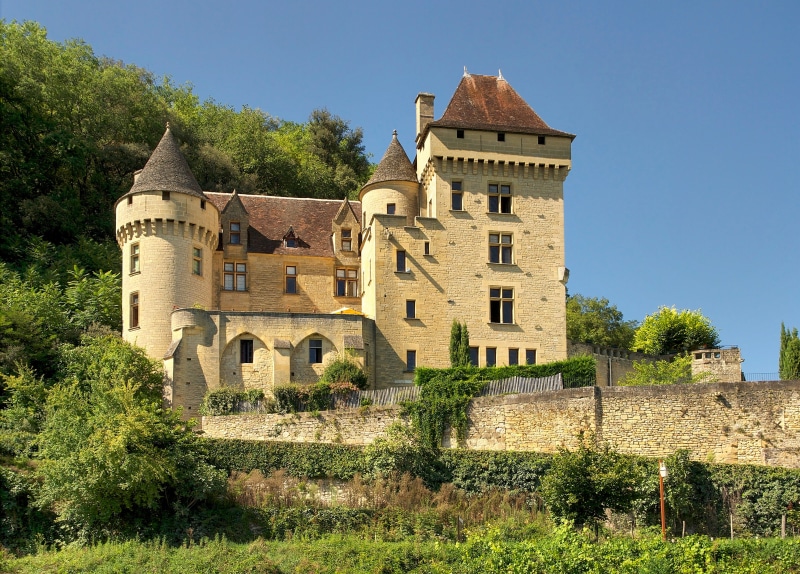 clear sky, 2K, building exterior, tree, spring, clouds, day, no people, architecture, built structure, dordogne, landmark, summer, the past, history, trees