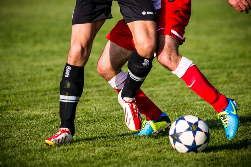 red, athlete, dress, soccer field, viewers, competition, team sport, sock, fussball dress, fielder, football, player, men, ball game, playing Field, shin saver