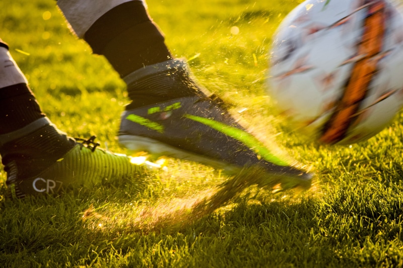 real people, golf, green color, Football, lifestyles, nature, 5K, human body part, leisure activity, human limb, athlete, playing Field, Grass, competitive Sport