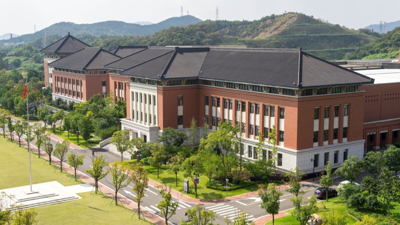 tree, city, the past, education, mountain, 5K, school, zhoushan, residential district, overlooking the, campus, building exterior, outdoors, day, grass