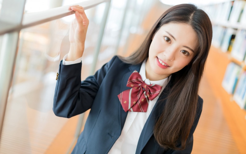 smiling, focus on foreground, campus, scarf, leisure activity, young women, waist up, youth, real people, college, women, hair, one person, beauty, young adult