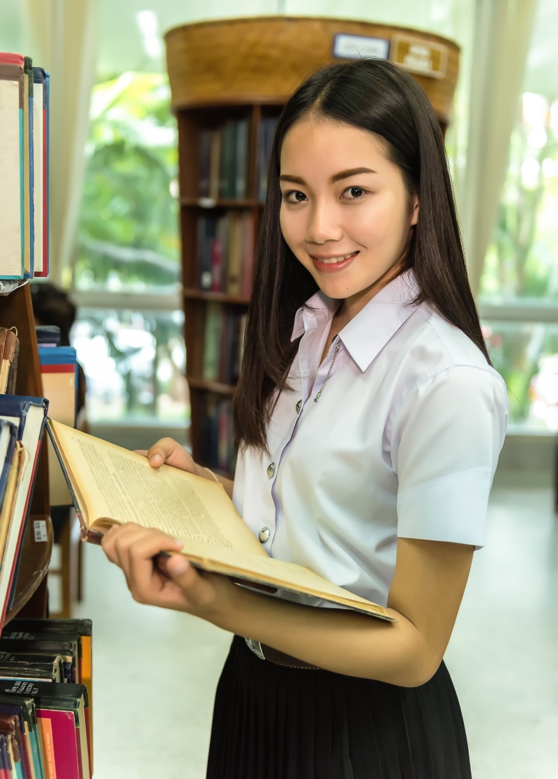 holding, caucasian Ethnicity, long hair, 2K, taller than, education, women, indoors, study of, one Person, campus, attentively, menu, pile, portrait, the textbook