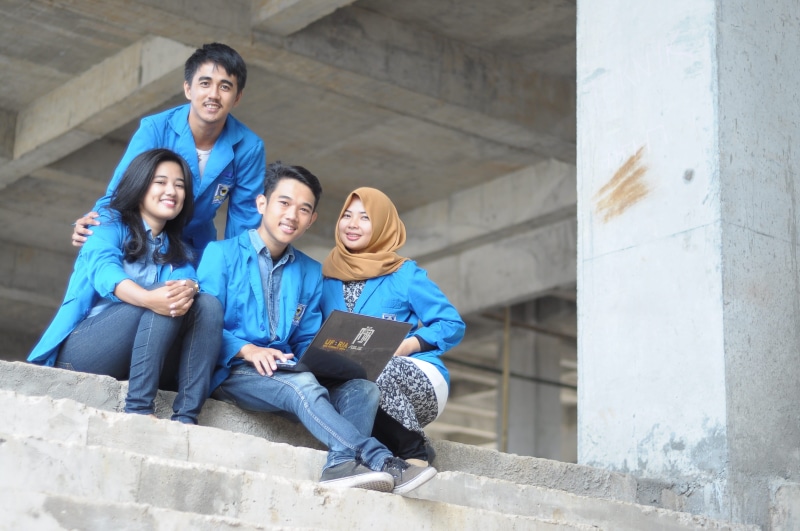 wireless technology, team work, architecture, emotion, University, friendship, dress, College, blue, gray, concrete, happiness, group, outdoors, women