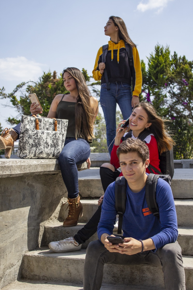together, 5K, fun, cellphones, leisure activity, university, nature, girls, wireless technology, females, group of people, friendship, facial expression