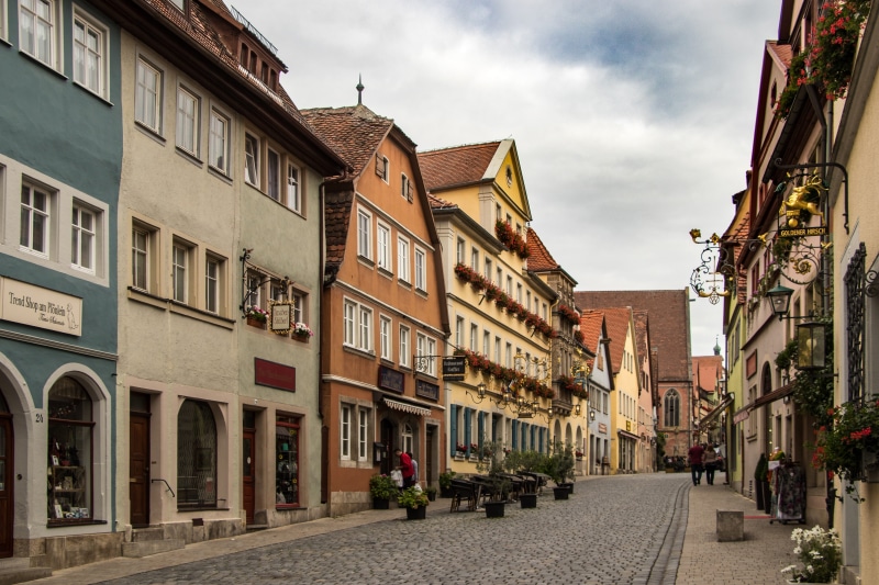 incidental people, residential district, rothenburg, building, places of interest, direction, row house, house, day, middle ages, historically, historic old town