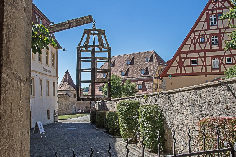 prisoners, built structure, belief, nature, 4K, history, cage, religion, middle ages, city, place of worship, sky, criminal museum, street, building, pillory
