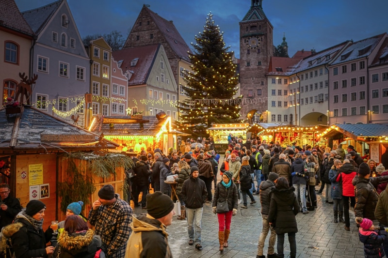 street, christmas, real people, marketplace, historic center, landsberg am lech, christmas time, mulled claret, market stall, atmosphere, men, building exterior