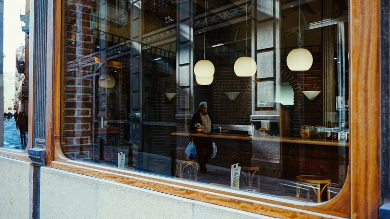 building exterior, women, man, coffee shop, real people, day, lights, adult, business, outdoors, architecture, built structure, reflection, young adult