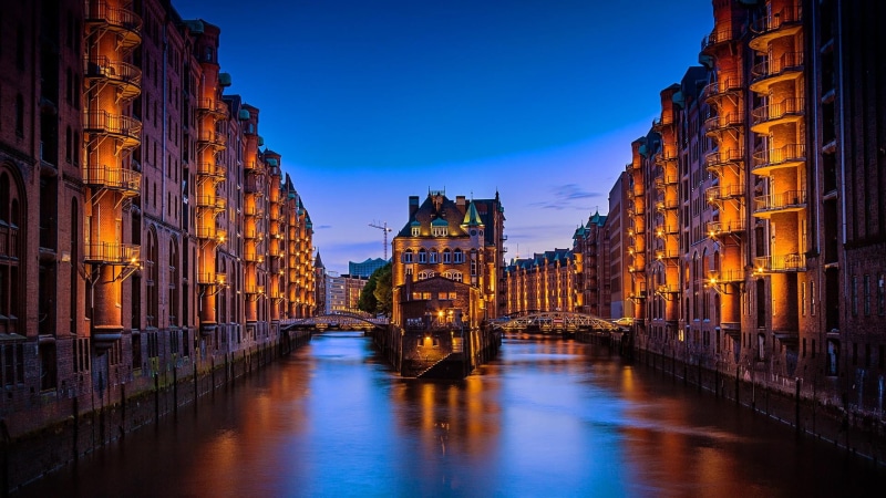 building, water, travel, 1080P, night, building exterior, travel destinations, europe, connection, outdoors, sky, built structure, nature, dusk, speicherstadt