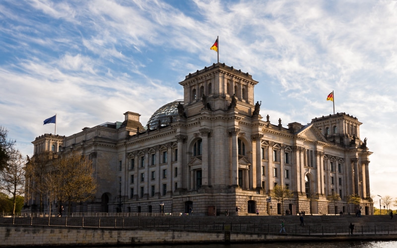 reichstag, democracy, tourism, building, city, built structure, classic, sky, cloud - sky, sunset, patriotism, travel, flag, reichstag building, outdoors