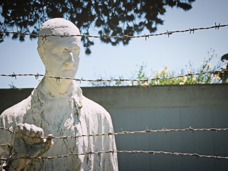 jew, california, legion of honor, historical, daytime, wwii, male likeness, sculpture, barrier, close-up, human representation, female likeness, park, history