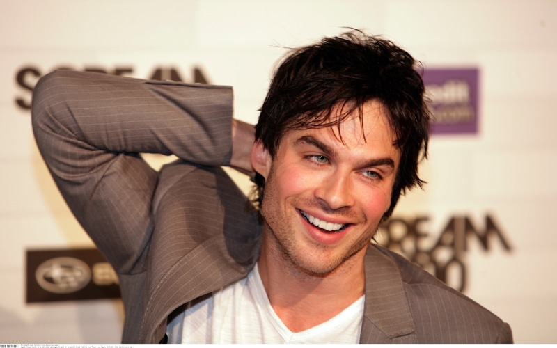 real people, lifestyles, Male celebrities, headshot, young adult, mid adult, home interior, happiness, portrait, Hollywood Celebrities, front view, men