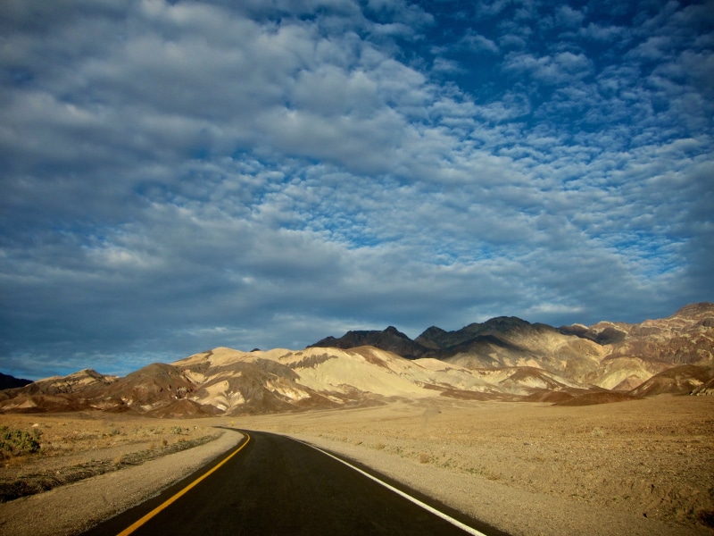 cloudy, mountains, landscape, road, outdoors, 2K, highway, bluesky, desert, photo, sky, travel, daytime, scenics, clouds, mountain, nature, across