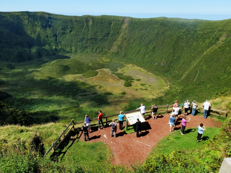 lifestyles, leisure activity, mountain, crater, 4K, grass, real people, environment, men, caldera, large group of people, beauty in nature, nature, outdoors