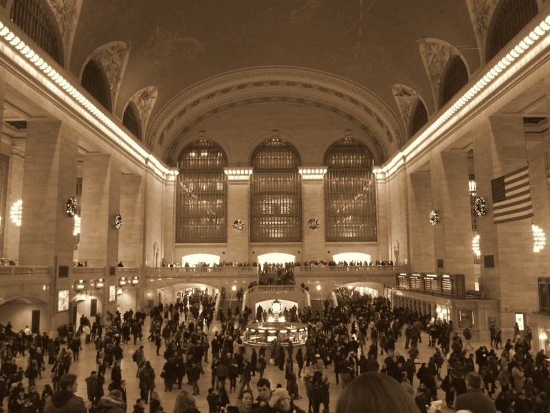 train station, indoors, women, grand Central Station, group of people, people, terminal, light, large group of people, grand, city, 2K, crowd, manhattan