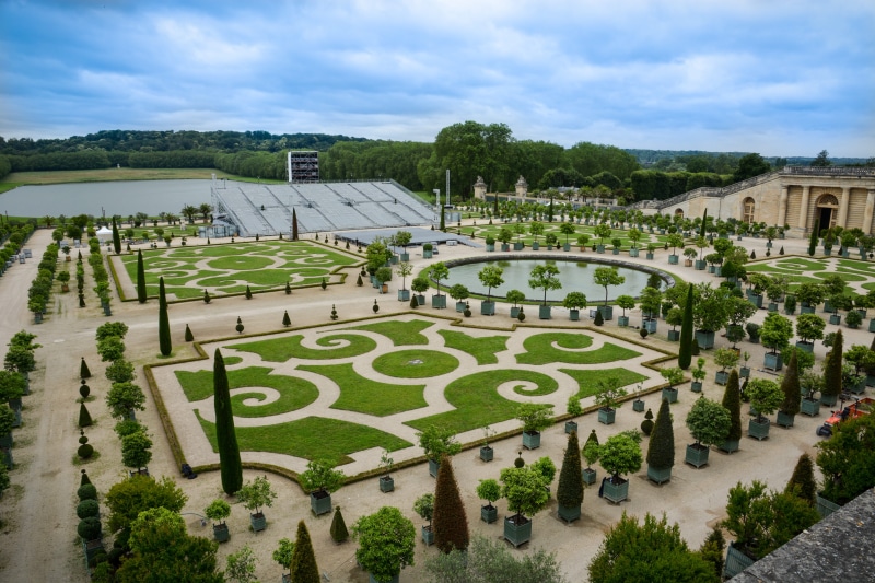 versailles, plant, incidental people, sky, water, palace, architecture, palace of versailles, park, built structure, footpath, nature, garden, ornamental garden