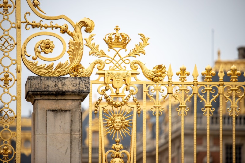 metal, 5K, crown, brown, intricate detail, palace, art and craft, representation, architecture, tourist, france, gold gate, gilded, city, the past, craft