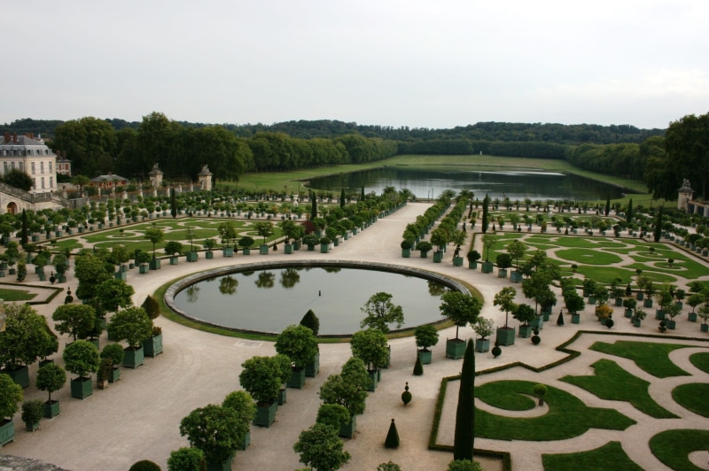 formal garden, versailles, travel, hedge, 1080P, the past, grass, france, palace of versailles, outdoors, incidental people, tourism, plant, garden, tree