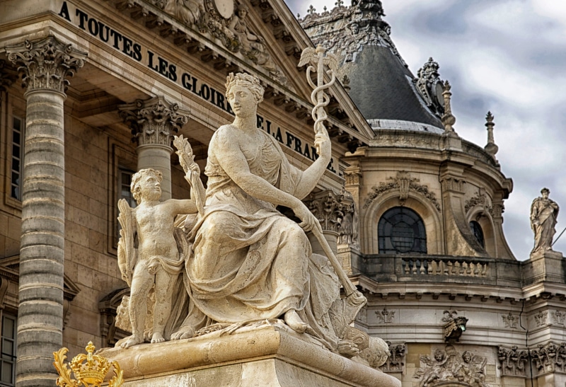 male likeness, building exterior, no people, human representation, paris, travel destinations, historic, travel, monument, low angle view, landmark, sculpture