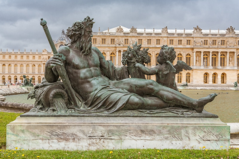 two, palace, chateau, outdoors, representation, sculpture, 2K, built structure, city, versailles, art and craft, travel, royal, french, building exterior