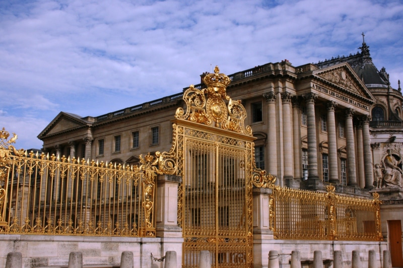 versailles, no people, low angle view, cloud - sky, architectural column, tourism, building exterior, city, built structure, sky, colonnade, the past, outdoors