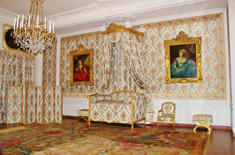 seat, home interior, chair, no people, chateau de versailles, ornate, art and craft, landmark, indoors, paint, multicolored, home, flooring, floral pattern