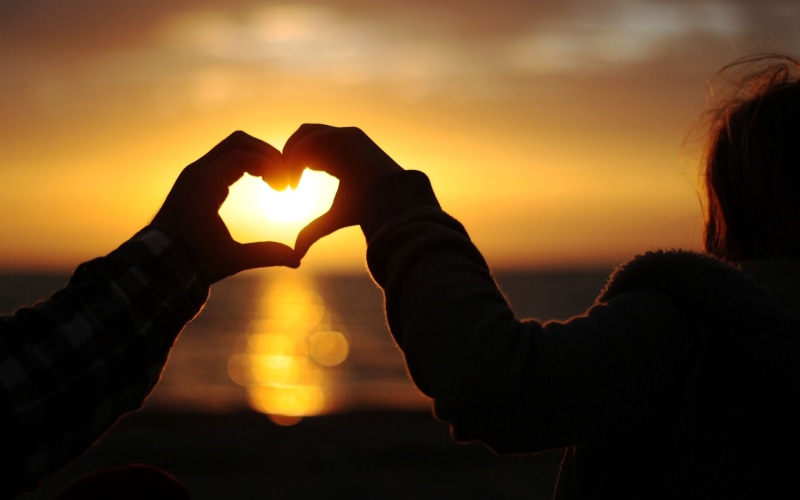 full screen, hands, romance, girl, male, sunset, bokeh, heart, guy, mood, the sky, background, 1080P, woman, s, love, the sun, widescreen