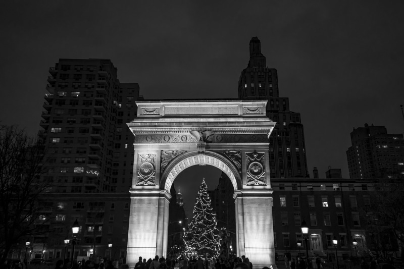 new york, triumphal arch, new york city, nyc, 4K, travel, outdoors, skyscraper, night, christmas, washington square park, city, history, tree, eagle, built structure