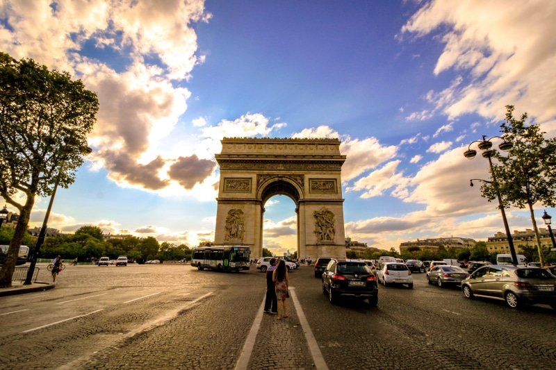 arch, tree, cloud - sky, champs-elysees, car, sky, architecture, street, travel destinations, nature, incidental people, triumphal arch, motor vehicle