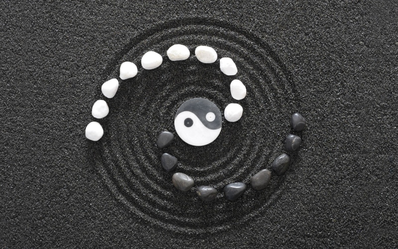 pebble, land, directly above, indoors, shape, close-up, 1080P, textured, no people, creativity, table, Black and White, still life, design, Yin and Yang