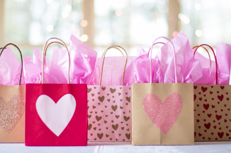 red, 5K, mothers day, sale, retail, creativity, heart, wedding, valentines day, bag, store, shop, brown, glitter, bags, pink, love tissue, discount, happy