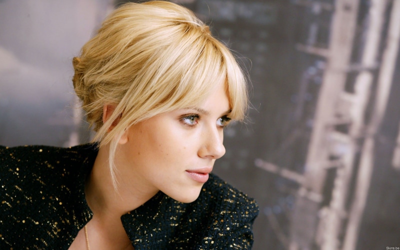 young adult, face, blonde, fashion, looking at camera, Scarlett Johansson, looking, actress, portrait, focus on foreground, young women, contemplation