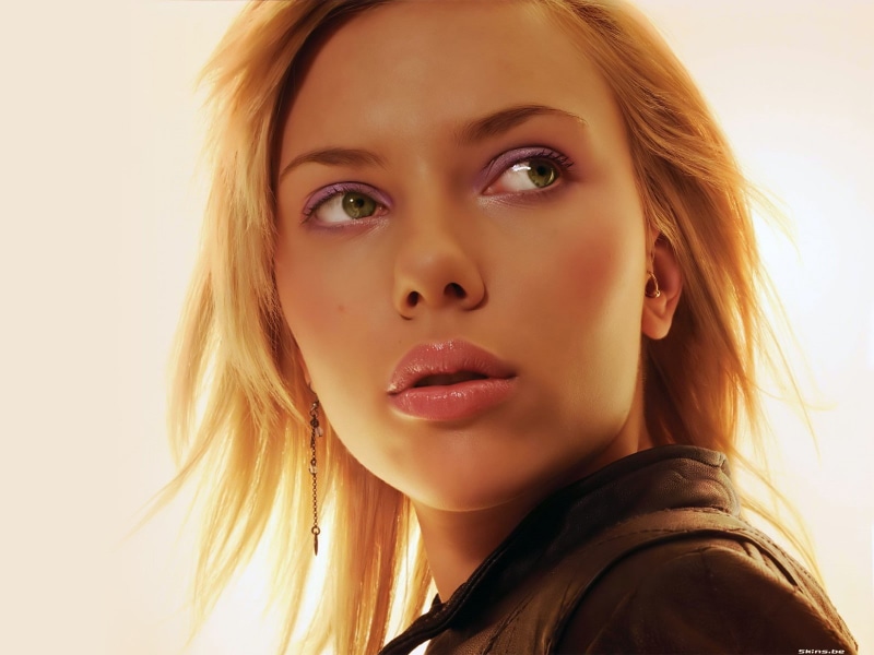 720P, body part, portrait, looking at camera, hairstyle, actress, one person, headshot, young women, teenager, human face, beautiful woman, blond hair