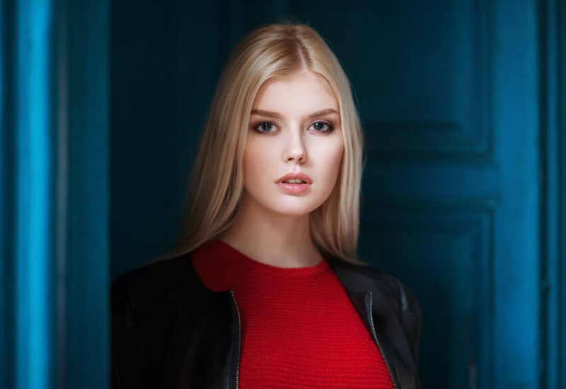 looking at camera, 1080P, blonde, hairstyle, contemplation, red, beautiful woman, Selena Werner, adult, portrait, young adult, blond hair, beauty, women