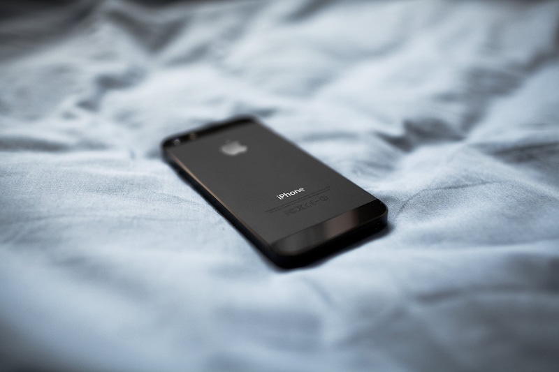 global Communications, space, iphone 6, modern, linen, high angle view, communication, electrical Equipment, selective focus, touch Screen, indoors, textile