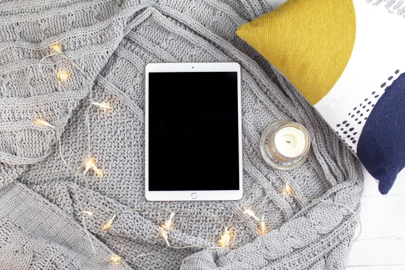 portability, 4K, table, linen, feminine, photography themes, mobile phone, device screen, design, reading from home, blog, lancer, technology, personal accessory