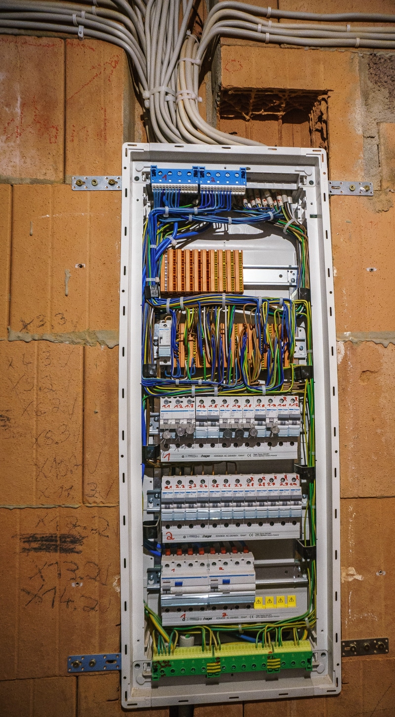 computer cable, elektrik, connection, electronics industry, electricity, equipment, technology, no people, lines, site, energy, indoors, internet, electrical equipment