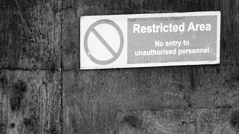 notice, stop, close-up, illegal, built structure, no people, prohibition, western script, 5K, no, message, symbol, text, textured, information sign, safety