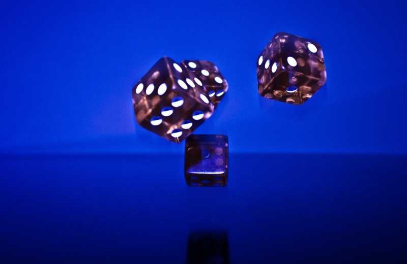 profit, game cube, studio shot, blue, animal wildlife, lucky dice, blue background, luck, turned, cube table, fall, play, instantaneous speed, cube, points