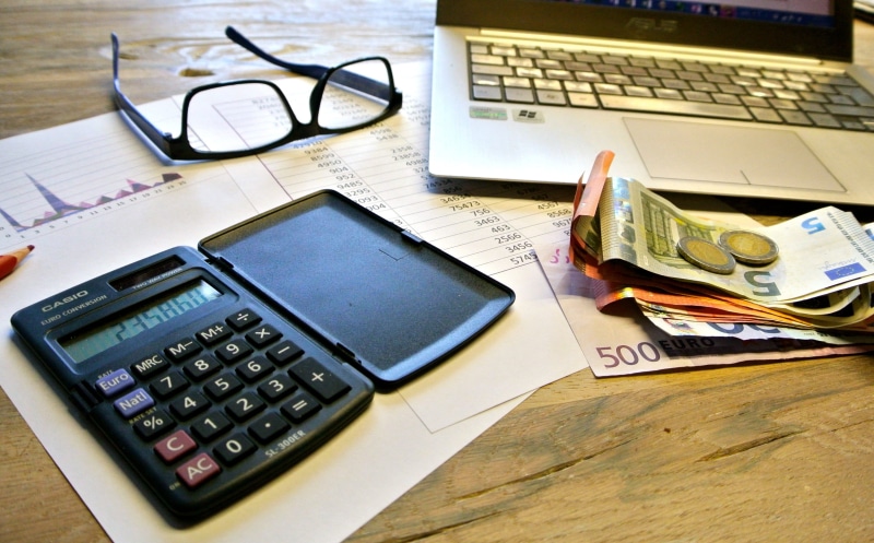 home finances, calculate, computer, pay, speculate, finance, number, count, tax return, currency, economy, dollar bill, quandary, laptop, connection, figure out