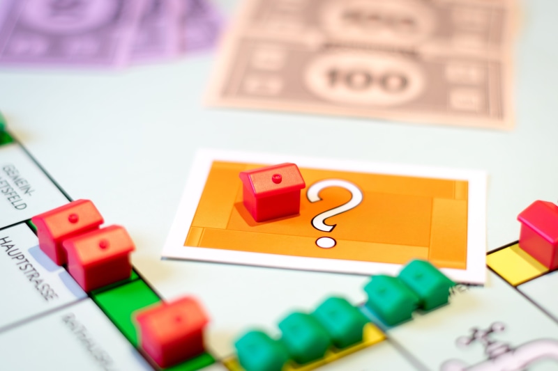 studio shot, housing premium, property, housing shortage, rent, communication, large group of objects, paper clip, in addition to cost, investments, number