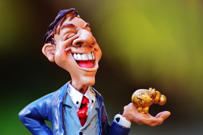 gold, speculate, happiness, males, figurine, stock exchange, stock broker, indoors, human face, smiling, speculation, 4K, businessman, euro, studio shot
