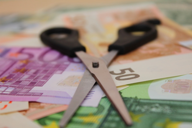 earn, finance, banknotes, studio shot, indoors, tax, broker, business, bribe, scissors, bank, work, salary, the loss of, payment, cash, drop, investment