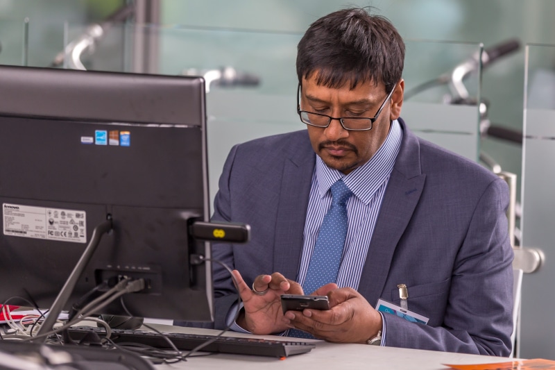 business, one person, it consultant, sitting, consultant, men, males, office, wireless technology, front view, communication, analyst, adult, 4K, technology