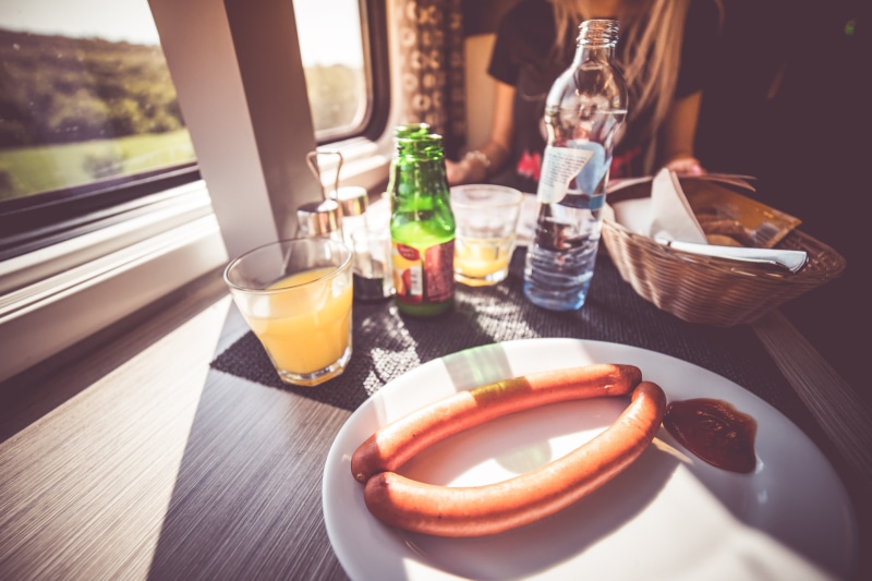 fast, outdoors, traveler, railway, refreshment, low cost, nature, sunlight, nomad, freshness, foodie, close-up, alcohol, trains, quick, day, first class