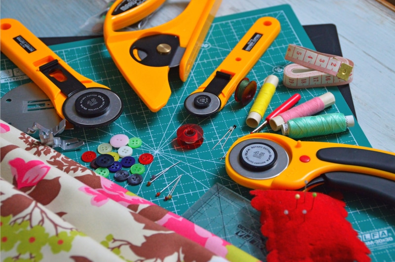 spindle, craft, thread, choice, sewing needle, spool, large group of objects, blades are engaged, sewing, red, needlecraft product, körkés, mood, clipboard