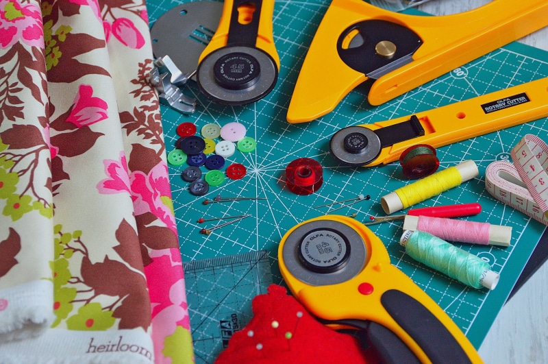 art and craft, red, pink, patchwork, pin, buttons, teal, sewing needle, orb, indoors, needlecraft product, creativity, spindle, green, textiles, Mood, three